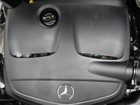 Used 2019 Mercedes-Benz GLA 250 4MATIC image 31