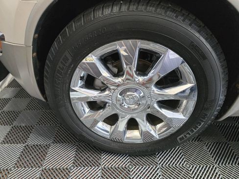 Used 2012 Buick Enclave Premium image 32