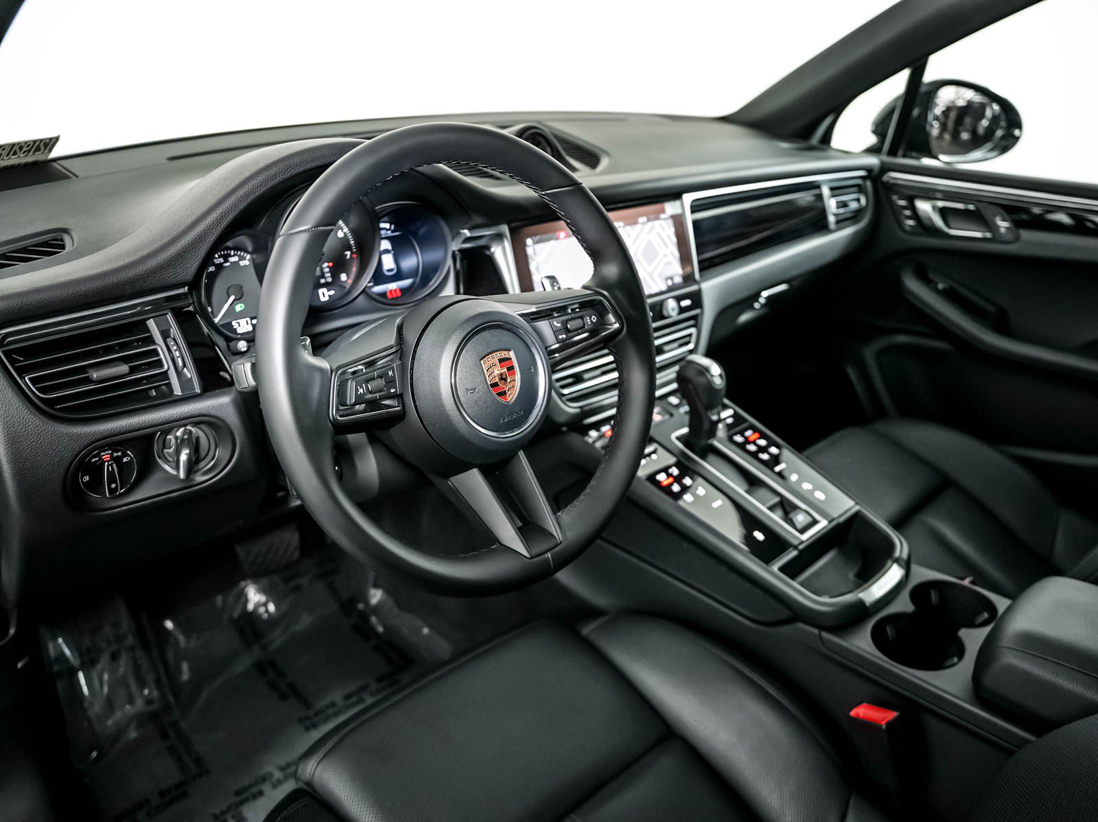 Used 2026 Porsche Macan AWD/4WD image 4
