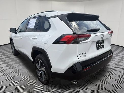 Used 2025 Toyota RAV4 SE AWD/4WD image 4