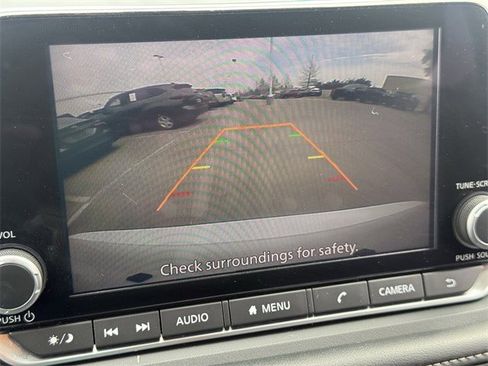 Used 2024 Nissan Rogue SV image 17