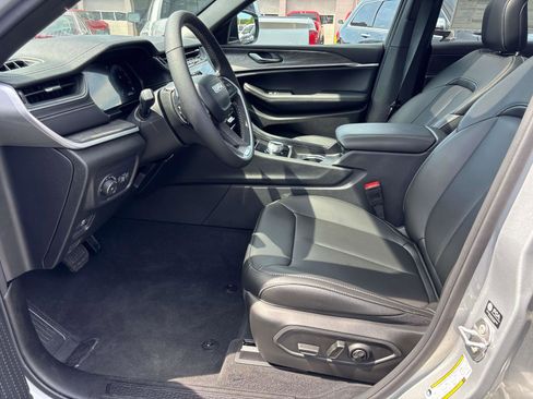 New 2025 Jeep Grand Cherokee Limited w/ MOPAR Finishing Package image 6