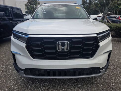 Used 2024 Honda Pilot Touring image 4