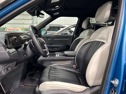 Certified 2024 Kia EV9 GT-Line AWD/4WD image 11