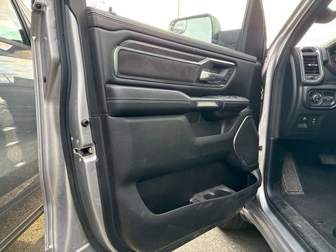 Used 2025 RAM 1500 Laramie AWD/4WD image 9