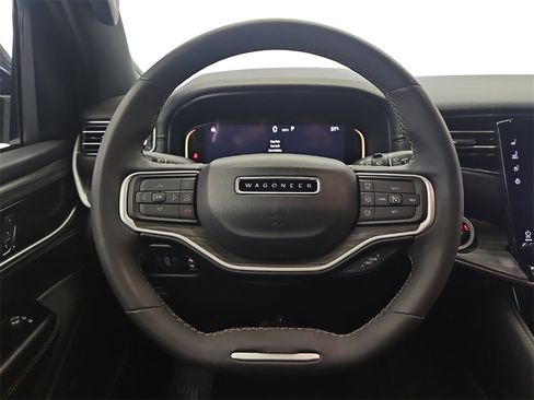 Used 2023 Jeep Wagoneer L Series II image 15