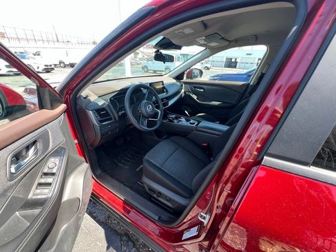 Used 2023 Nissan Rogue SV AWD/4WD image 5