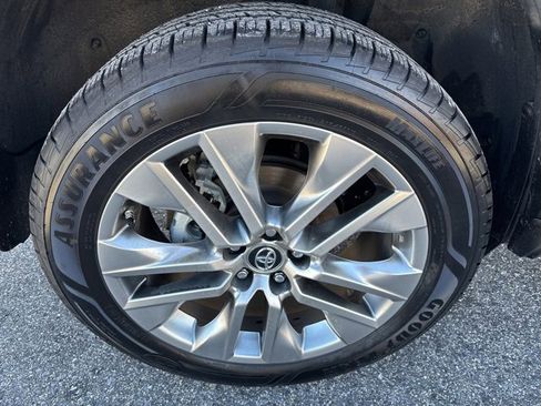 Used 2019 Toyota RAV4 Limited image 34