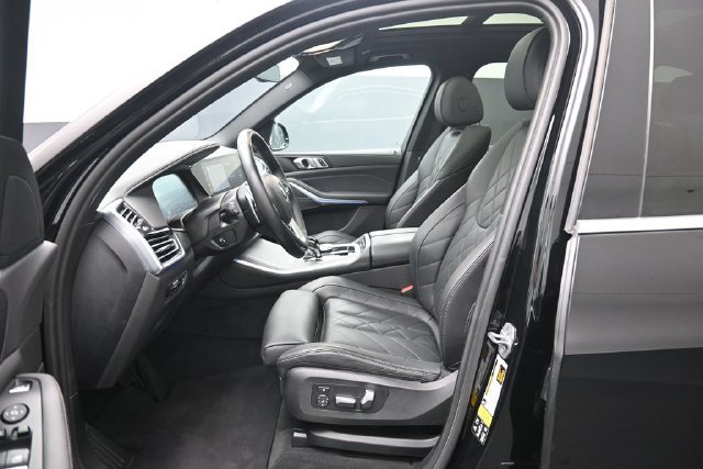 Used 2023 BMW X5 xDrive40i w/ Premium Package AWD/4WD image 10
