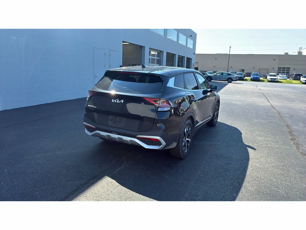 Used 2025 Kia Sportage EX FWD image 7
