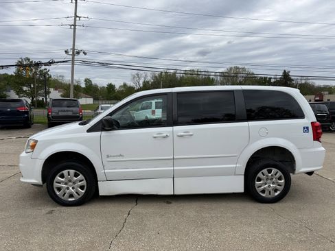 Used 2017 Dodge Grand Caravan SE w/ Power Window Group FWD image 6
