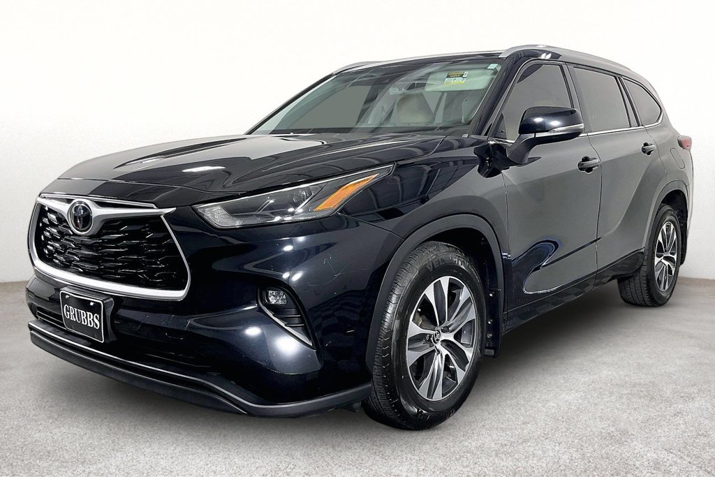 Used 2022 Toyota Highlander XLE AWD/4WD image 13