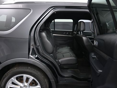 Used 2018 Ford Explorer XLT w/ Equipment Group 202A FWD image 26