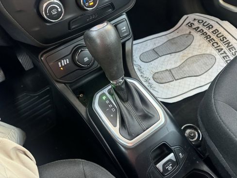 Used 2019 Jeep Renegade Sport image 19