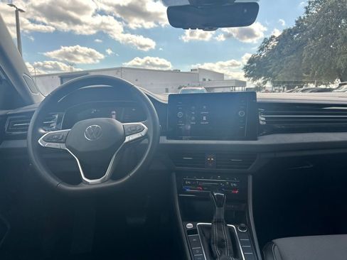 Used 2025 Volkswagen Jetta SE w/ Sunroof Package image 47