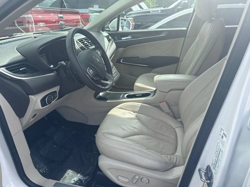 Used 2019 Lincoln MKC Reserve w/ MKC Technology Package FWD image 3