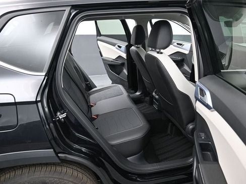 New 2026 Volkswagen Taos SE image 13