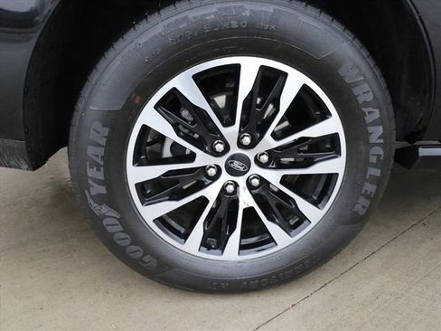 Used 2025 Ford Expedition Platinum image 7