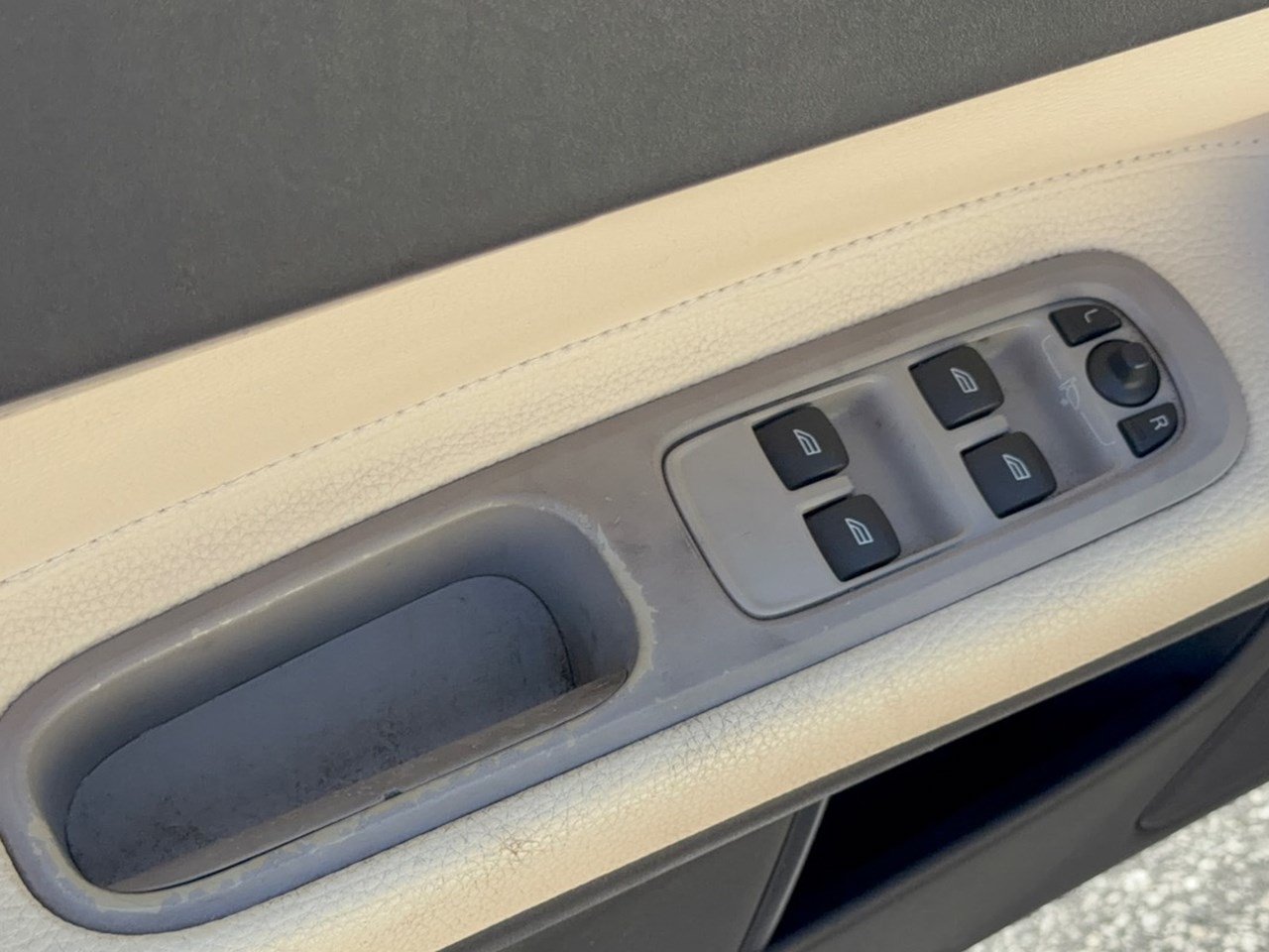 Used 2011 Volvo C70 T5 w/ Multimedia Pkg FWD image 15