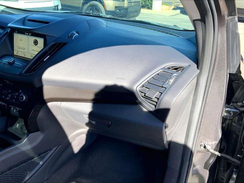 Used 2018 Ford Escape SE w/ Ford Safe & Smart Package image 17