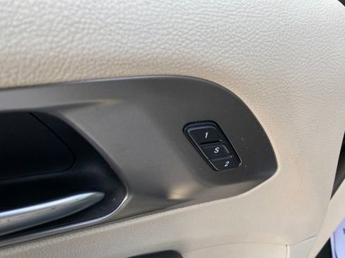 Used 2019 Chrysler Pacifica Limited image 20