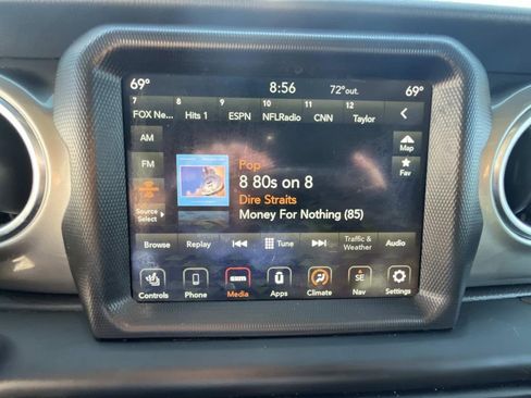 Used 2020 Jeep Wrangler Unlimited Sahara image 22