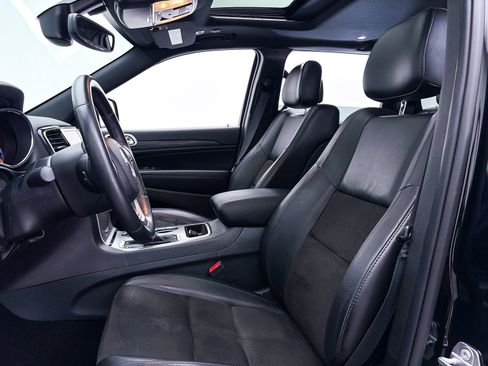 Used 2019 Jeep Grand Cherokee Altitude RWD image 18
