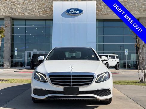 Used 2017 Mercedes-Benz E 300 4MATIC image 2