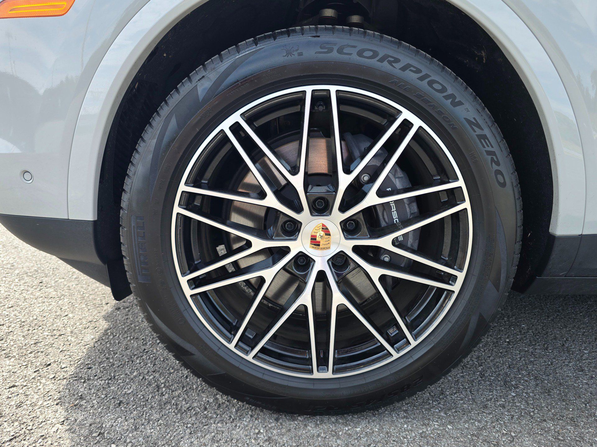 Used 2025 Porsche Cayenne Coupe AWD/4WD image 57