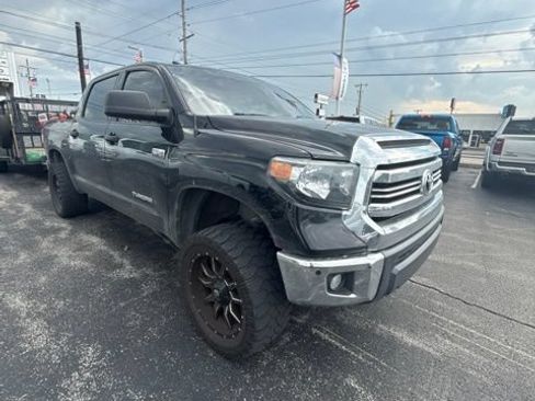 Used 2017 Toyota Tundra SR5 AWD/4WD image 1
