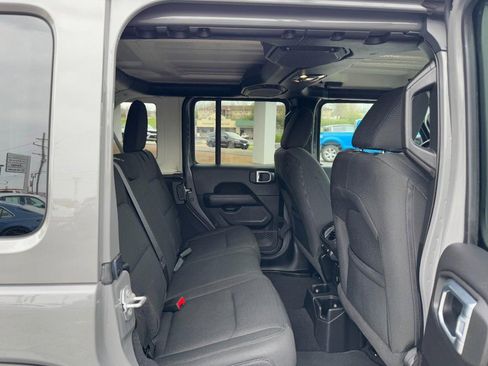 Used 2021 Jeep Wrangler Unlimited Sahara w/ Uconnect 4C Nav & Sound Group image 10