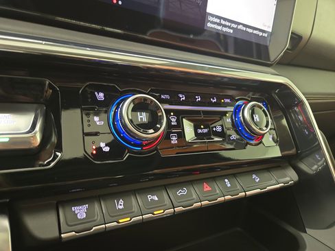 Used 2024 GMC Sierra 2500 Denali Ultimate image 24