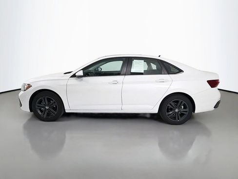 Used 2024 Volkswagen Jetta SE FWD image 4