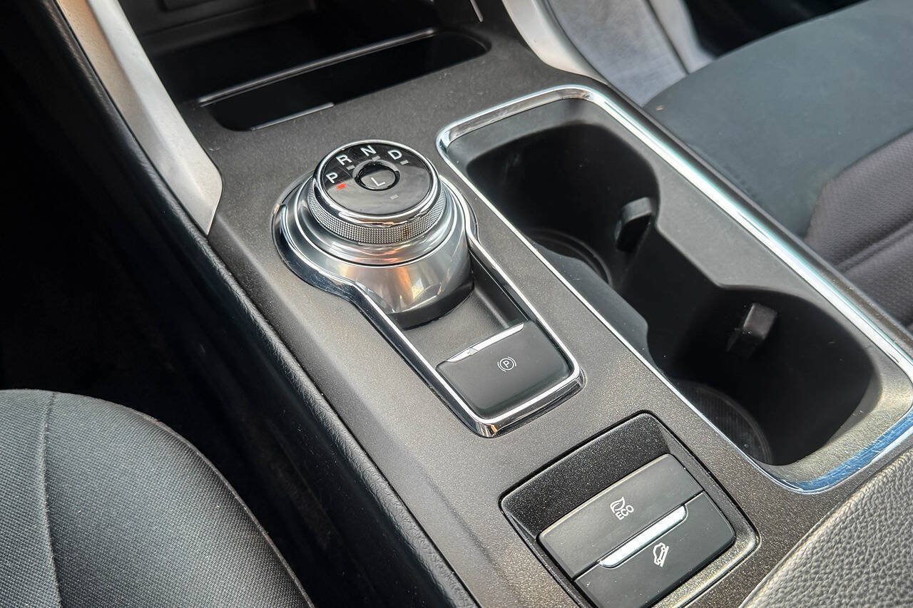 Used 2018 Ford Fusion SE FWD image 32