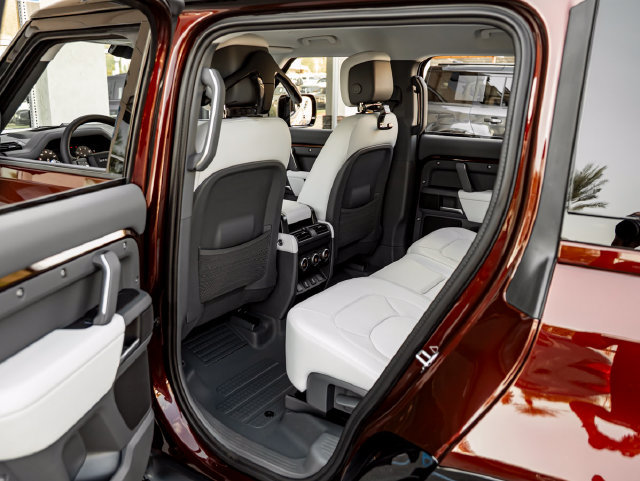 New 2026 Land Rover Defender 130 X-Dynamic SE AWD/4WD image 27