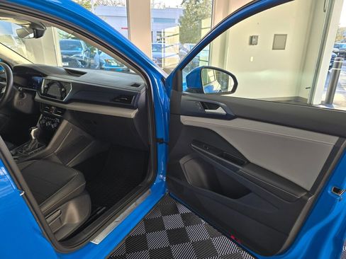 Used 2024 Volkswagen Taos SE image 42