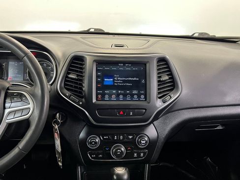 Used 2022 Jeep Cherokee Latitude w/ Sun & Sound Group image 19