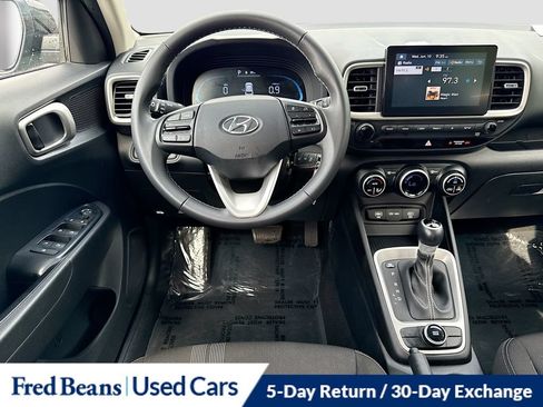 Used 2023 Hyundai Venue SEL FWD image 30