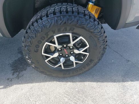 Used 2025 GMC Canyon AT4 w/ AT4X Package image 29