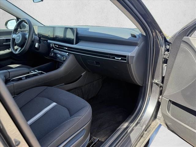 Used 2025 Hyundai Sonata SEL FWD image 12