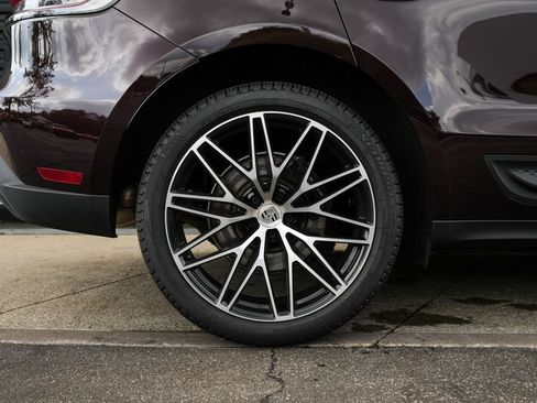 Certified 2026 Porsche Macan AWD/4WD image 37