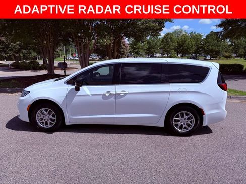 Used 2026 Chrysler Pacifica Select FWD image 4