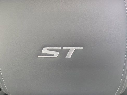 Used 2025 Buick Enclave Sport Touring image 13