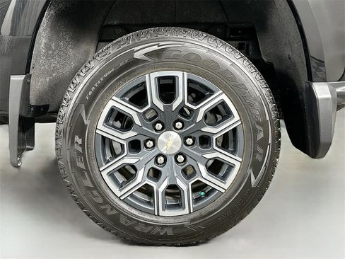 Used 2024 Chevrolet Colorado LT w/ LT Convenience Package III image 30