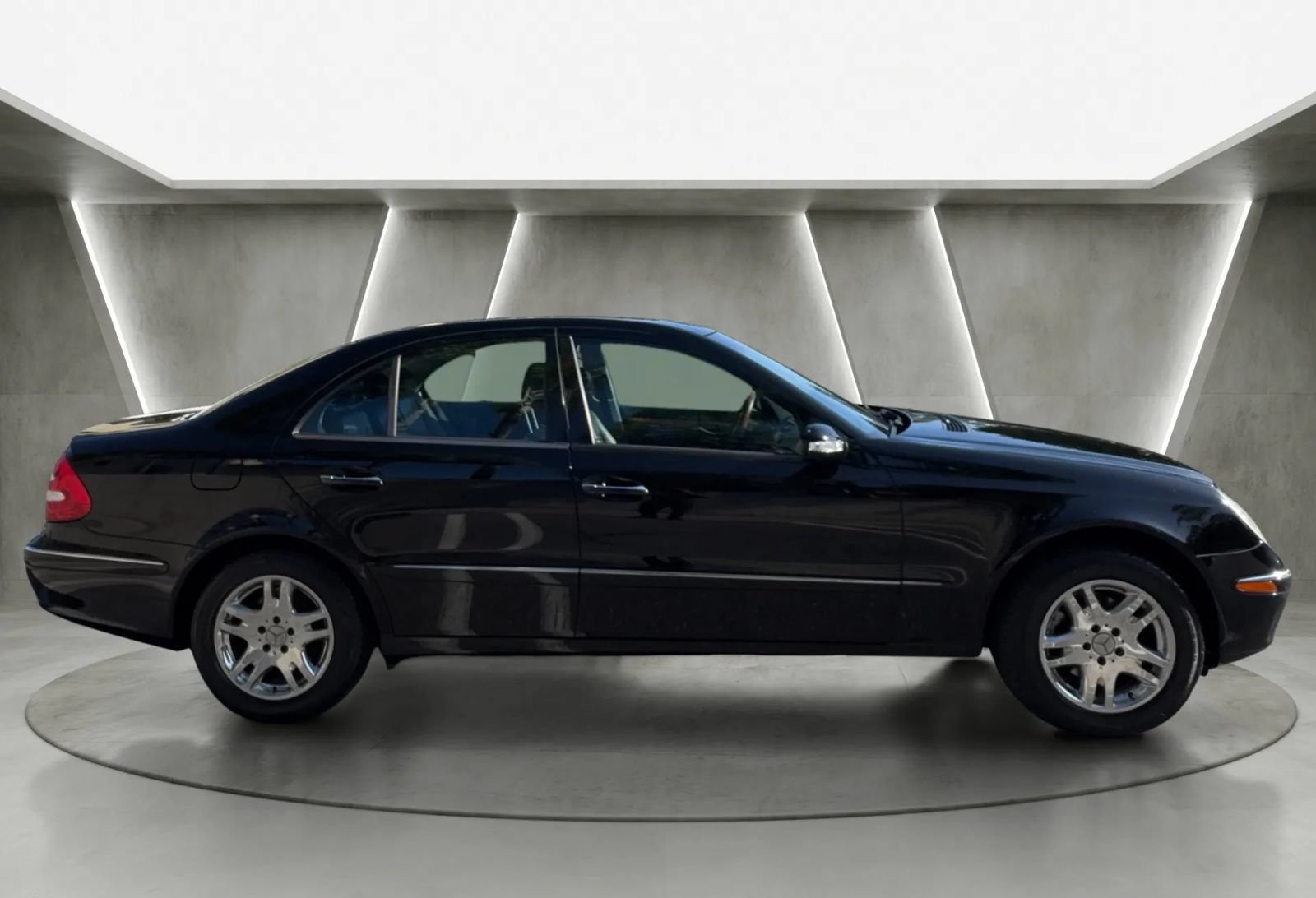 Used 2003 Mercedes-Benz E 320 Sedan image 2