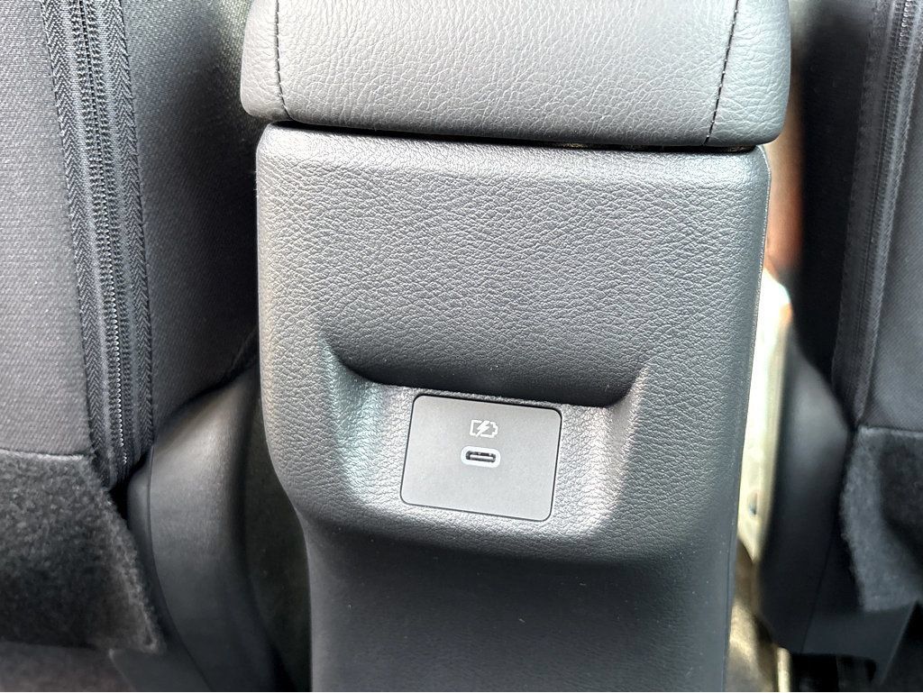 New 2025 Nissan Versa SR w/ Trunk Package FWD image 22