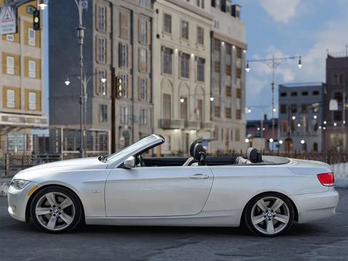 Used 2010 BMW 335i Convertible RWD image 4