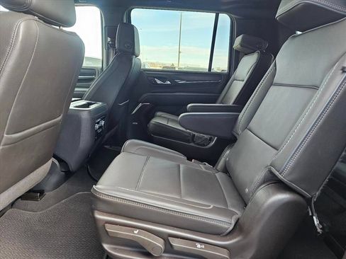 Used 2022 GMC Yukon XL Denali AWD/4WD image 14