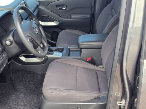 Used 2024 Nissan Frontier SV w/ Technology Package RWD image 16