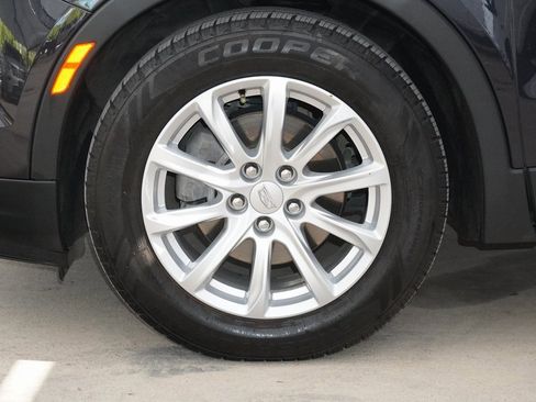 Used 2023 Cadillac XT4 Luxury w/ Cold Weather Package image 11